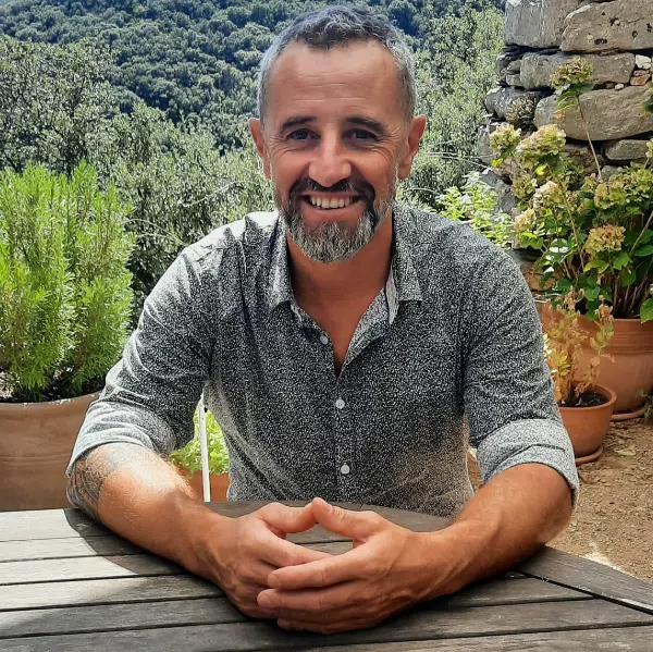 Séance de fasciathérapie pour soulager les tensions musculaires à Béziers
